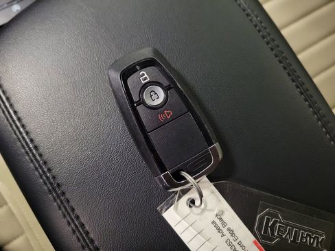 Used 2024 Ford Edge SE image 15