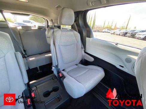 Certified 2025 Toyota Sienna LE FWD image 23