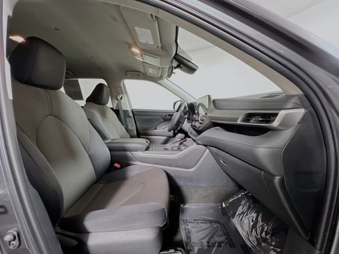 Used 2023 Toyota Highlander LE image 31
