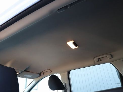 Used 2023 Nissan Rogue S image 19