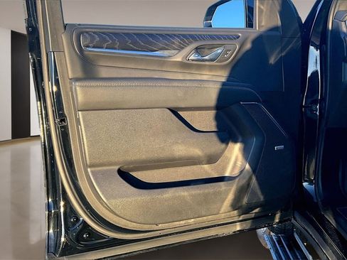 Used 2021 GMC Yukon Denali w/ Denali Premium Package image 18