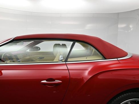 Used 2021 Bentley Continental GT image 26