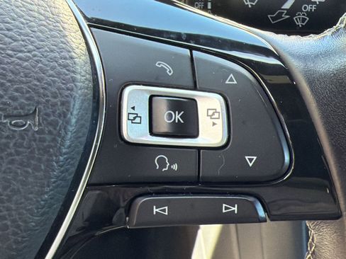 Used 2018 Volkswagen Tiguan SEL Premium w/ R-Line Package image 21