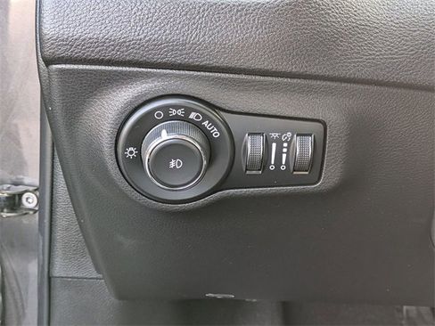 Used 2019 Jeep Compass Latitude w/ Cold Weather Group image 15