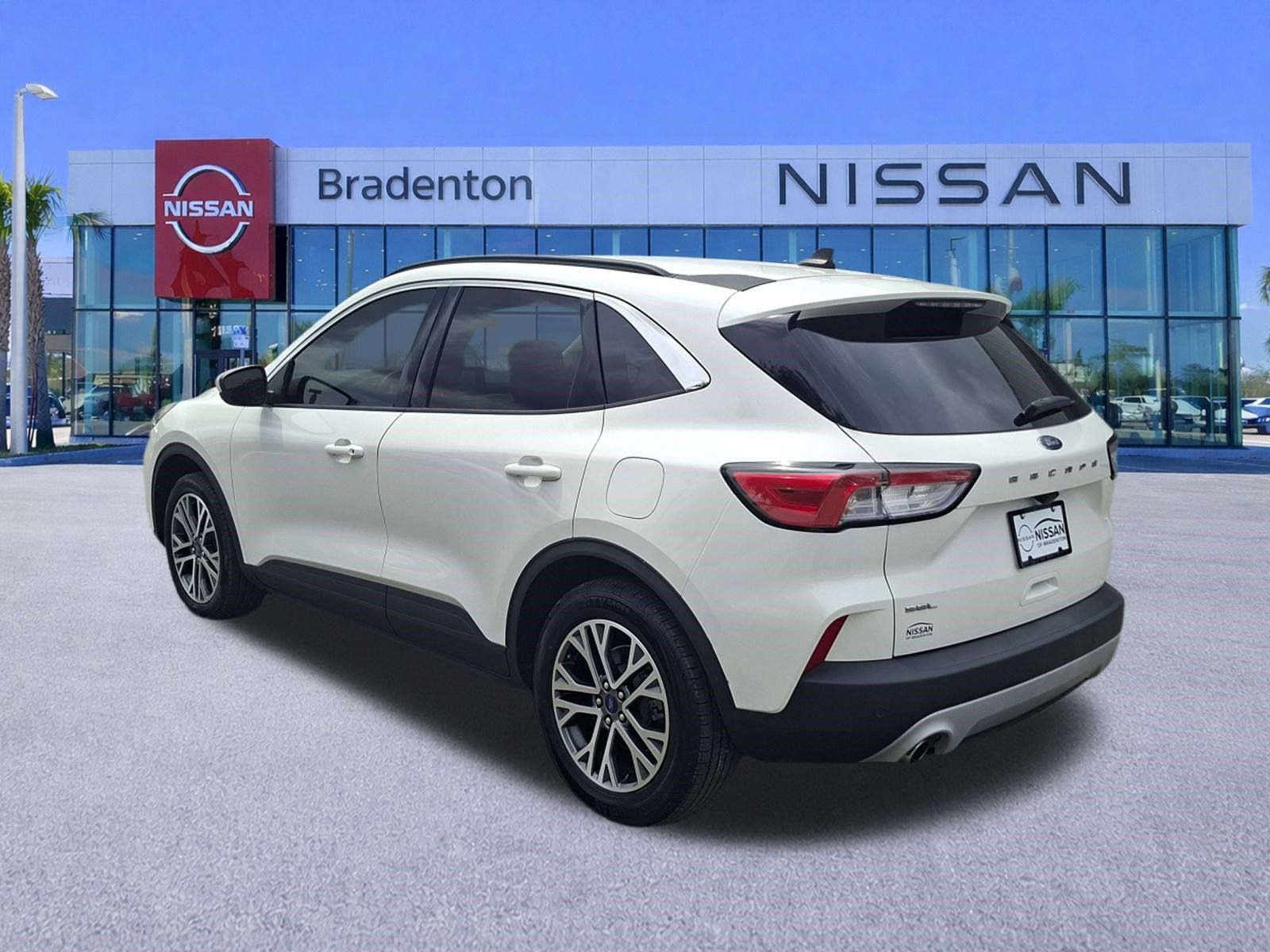 Used 2021 Ford Escape SEL w/ Technology Package FWD image 7