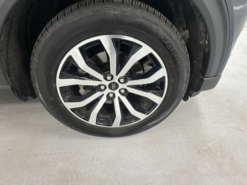 Used 2023 Ford Explorer ST-Line w/ Class IV Trailer Tow Package image 9