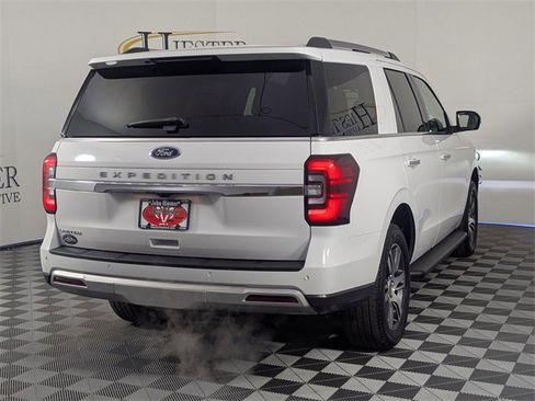 Used 2024 Ford Expedition Limited image 7