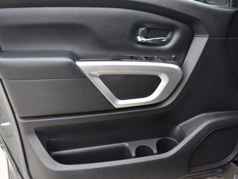 Used 2021 Nissan Titan SV w/ SV Convenience Package image 13