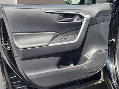 Used 2025 Toyota RAV4 LE AWD/4WD image 19