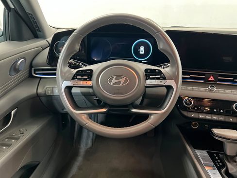 Used 2025 Hyundai Elantra SEL FWD image 12