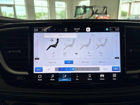 New 2027 Chrysler Pacifica Limited AWD/4WD image 45
