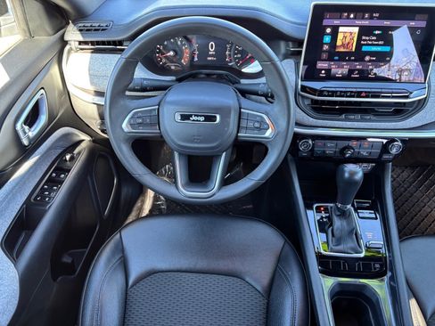 Used 2023 Jeep Compass Latitude image 15