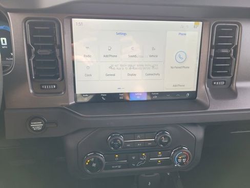 New 2025 Ford Bronco Base image 24