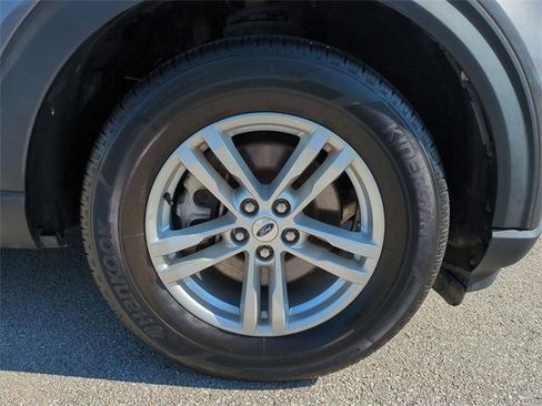 Certified 2022 Ford Explorer XLT image 11