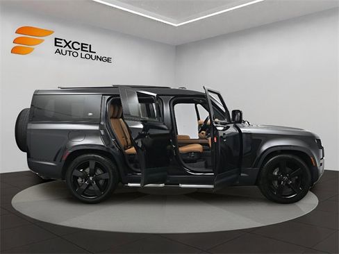 Used 2024 Land Rover Defender 130 S image 67