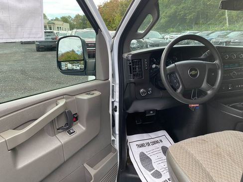 Used 2017 Chevrolet Express 3500 LT w/ LT Preferred Equipment Group image 10