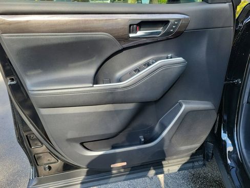 Used 2021 Toyota Highlander Platinum image 20