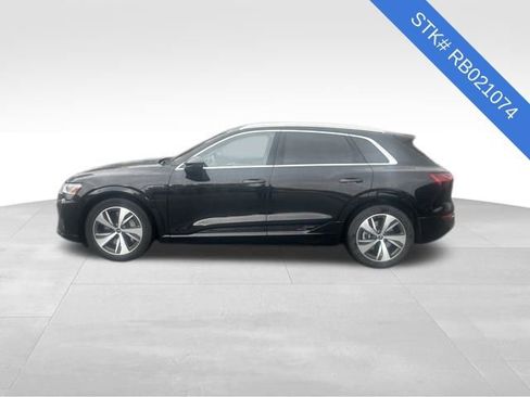 Used 2024 Audi Q8 e-tron Premium image 4
