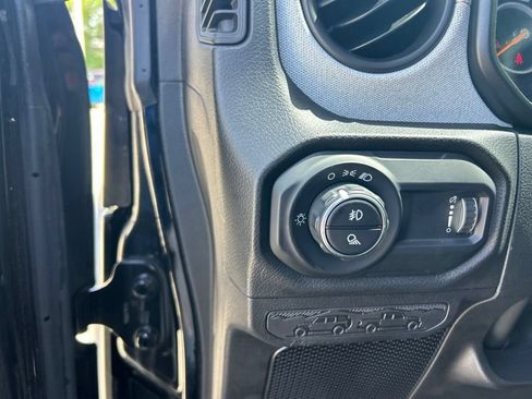 Used 2024 Jeep Gladiator Sport AWD/4WD image 33