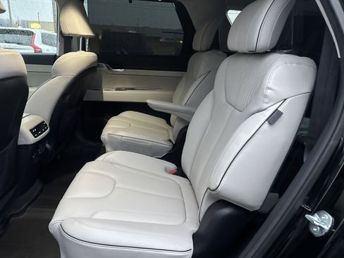 Used 2025 Hyundai Palisade Calligraphy image 13