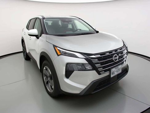 Used 2025 Nissan Rogue SV image 1