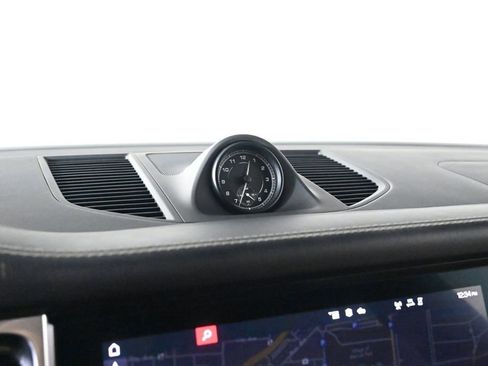 Used 2024 Porsche Macan AWD/4WD image 23