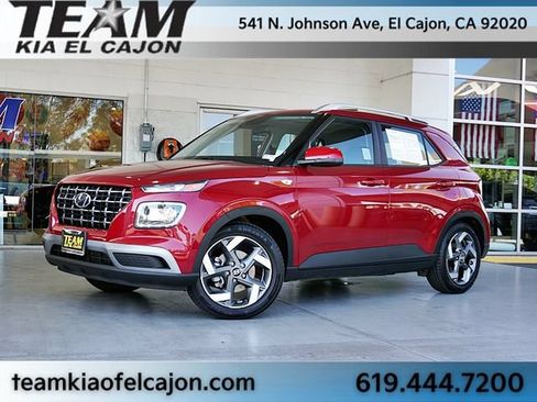 Used 2022 Hyundai Venue SEL w/ Cargo Package FWD image 2