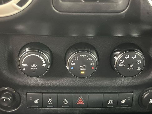 Used 2012 Jeep Wrangler Unlimited Sahara AWD/4WD image 17