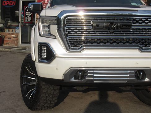 Used 2022 GMC Sierra 1500 Denali w/ Denali Reserve Package AWD/4WD image 3