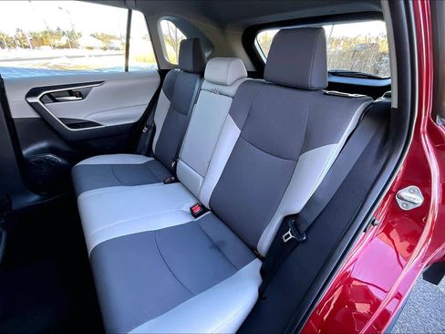 Used 2025 Toyota RAV4 XLE image 20