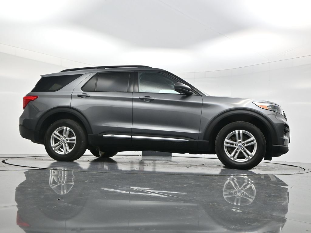 Used 2023 Ford Explorer XLT AWD/4WD image 48
