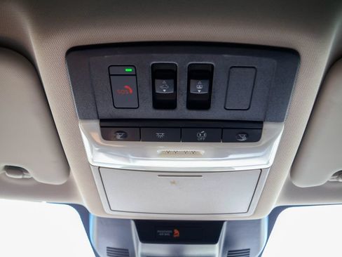 Used 2022 Nissan Rogue SL w/ SL Premium Package FWD image 19