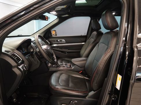 Used 2018 Ford Explorer Sport w/ Equipment Group 401A AWD/4WD image 6