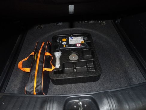 Used 2018 Jeep Compass Latitude w/ Cold Weather Group image 19