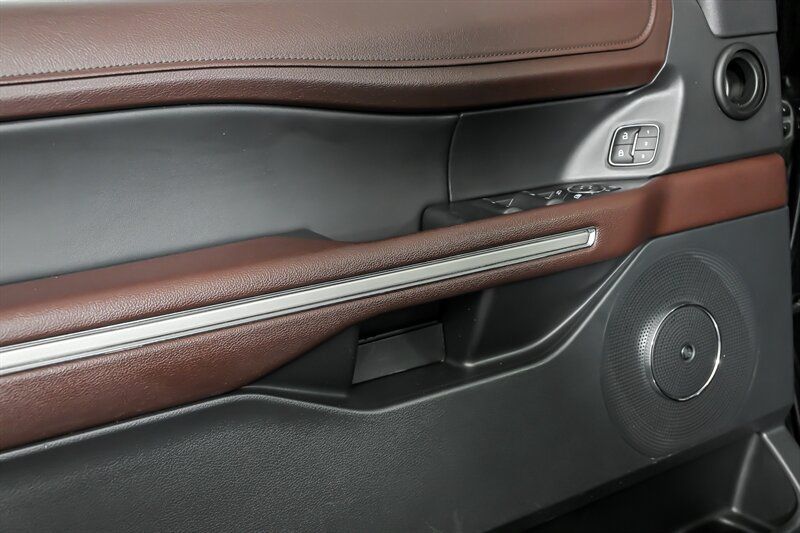 Used 2022 Ford Expedition Limited AWD/4WD image 12