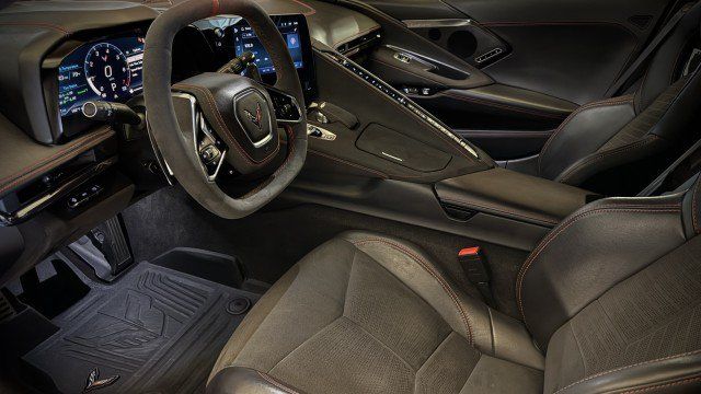 Used 2024 Chevrolet Corvette Stingray Premium Cpe w/ Z51 Performance Package RWD image 4