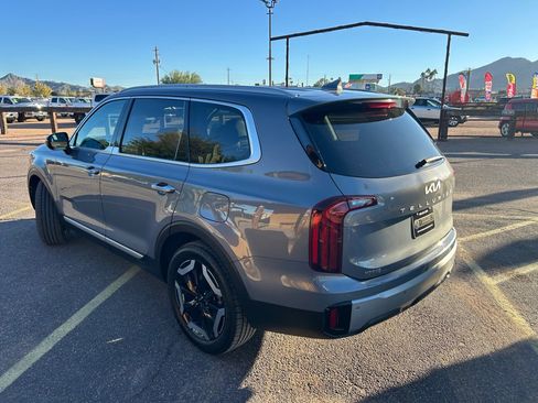 Used 2023 Kia Telluride S image 3