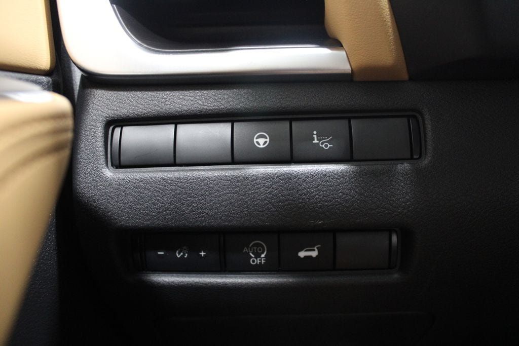 Used 2023 Nissan Rogue Platinum w/ Platinum Premium Package AWD/4WD image 35