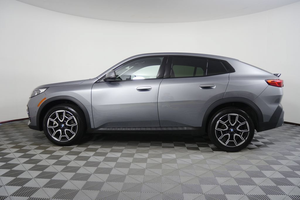 Certified 2025 BMW X2 xDrive28i w/ Premium Package AWD/4WD image 2