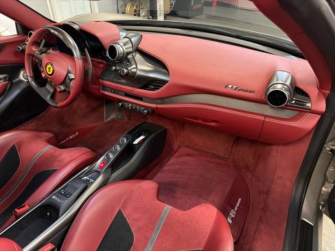 Used 2021 Ferrari F8 Tributo image 31