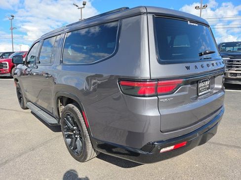 Used 2025 Jeep Wagoneer L Series II w/ Convenience Group I AWD/4WD image 4