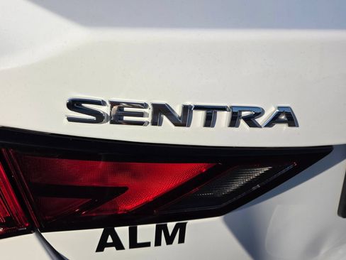 Used 2024 Nissan Sentra SV FWD image 11