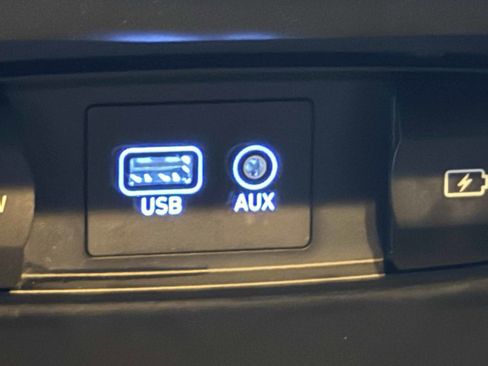 Used 2020 Hyundai Santa Fe SE image 11