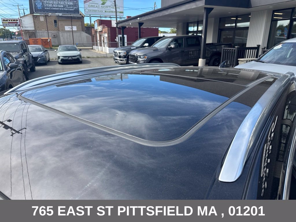 Used 2023 Buick Envision Avenir AWD/4WD image 10
