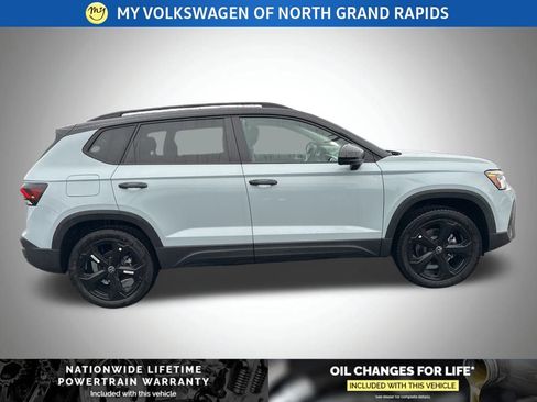 New 2026 Volkswagen Taos SE image 2