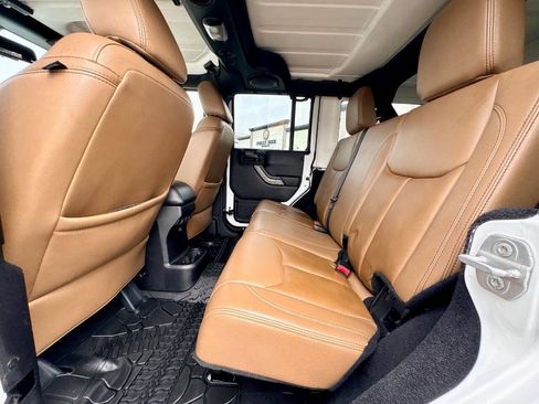 Used 2013 Jeep Wrangler Unlimited Sahara image 20