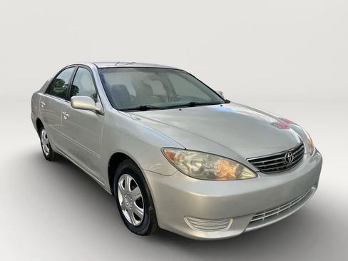 Used 2005 Toyota Camry LE image 2