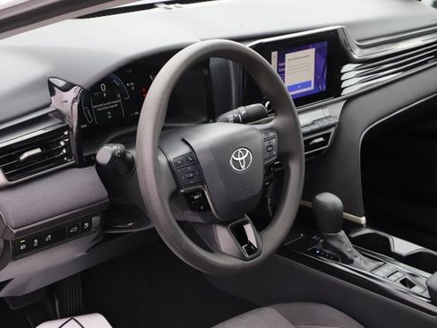 Used 2025 Toyota Camry LE image 9