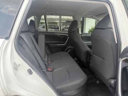 Used 2021 Toyota RAV4 LE AWD/4WD image 26