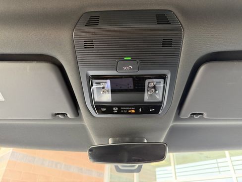 Used 2025 Volkswagen ID. Buzz Pro S RWD image 25